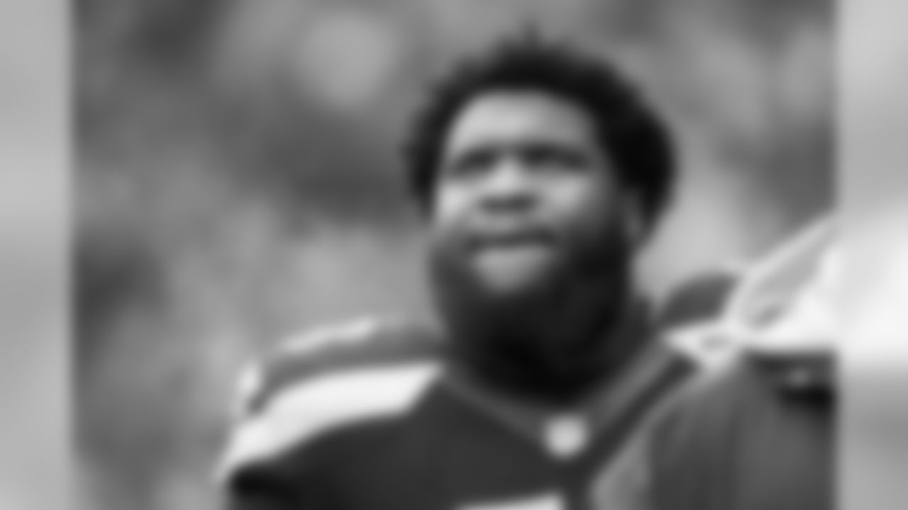 [October 29, 2006]: Chiefs 35- Seahawks 28Seattle Seahawks cornerback Marcus Trufant, left, breaks up a pass intended for Kansas City Chiefs wide receiver Eddie Kennison (87) during the first quarter of a football game in Kansas City, Mo., Sunday, Oct. 29, 2006. (AP Photo/Charlie Riedel)