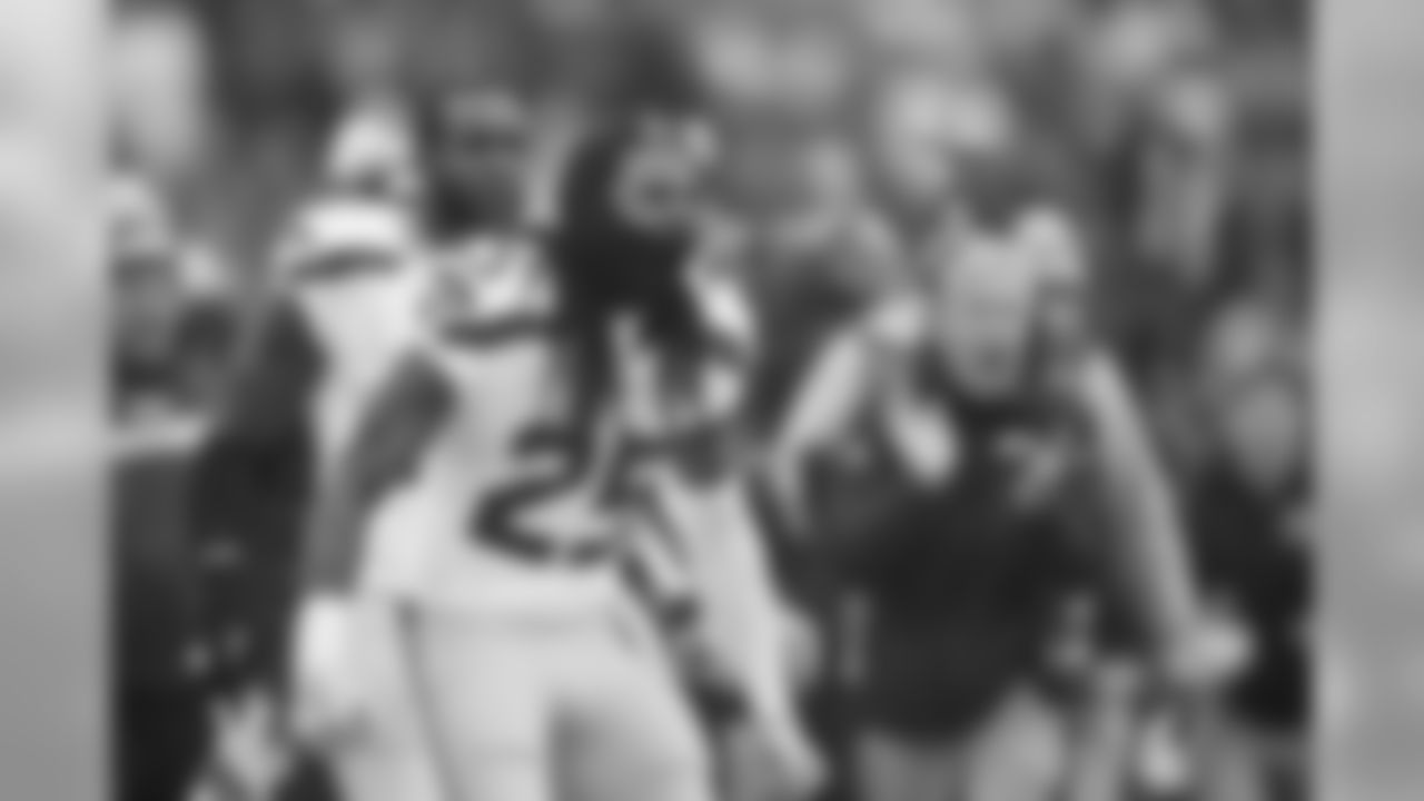 Defensive lineman Quinton Jefferson (Maryland)