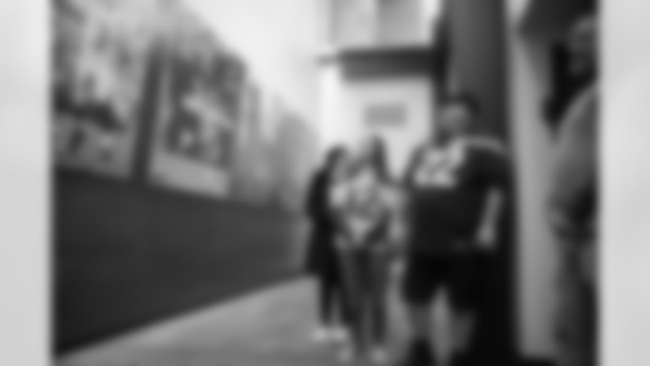 1.28.23_Weintrob_A74_Seahawks_FanOfTheYearVMACTour_0006