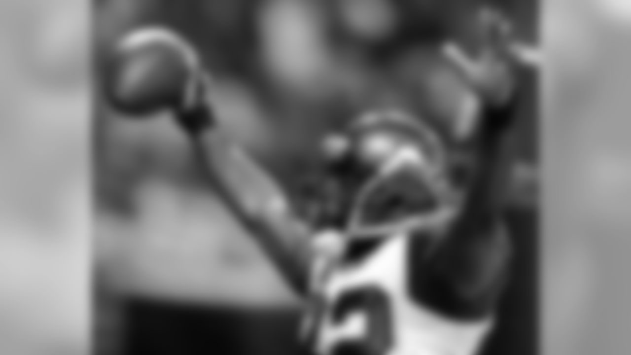 Seattle Seahawks Darrell Jackson celebrates his third quarter 42 yard pass from Matt Hasselbeck against the St. Louis Rams during their football game Sunday, Oct. 15, 2006, at the Edward Jones Dome in St. Louis. The Seahawks beat the Rams 30-28. (AP Photo/Kyle Ericson)