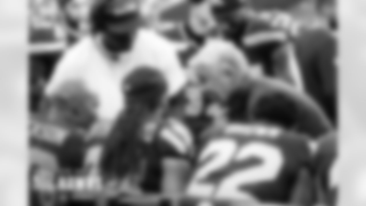 Seahawks head coach Pete Carroll gives intructions to his defensive backs during the first quarter.