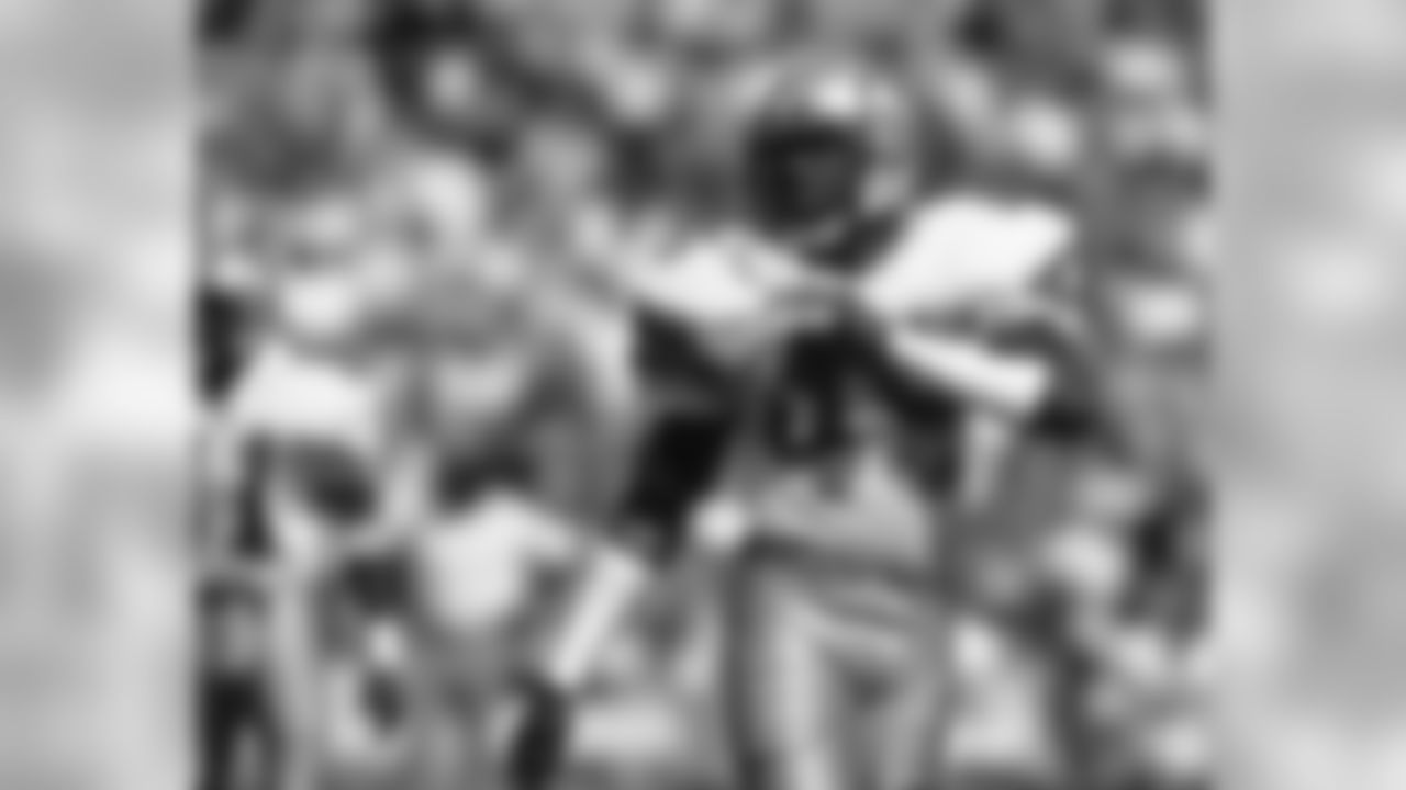 Seattle Seahawk safety Kenny Easley during a 14-10 loss to the Los Angeles Raiders on October 12, 1986 at Los Angeles Memorial Coliseum in Los Angeles, California. Seattle Seahawks vs Los Angeles Raiders - October 12, 1986 (AP Photo/NFL Photos)