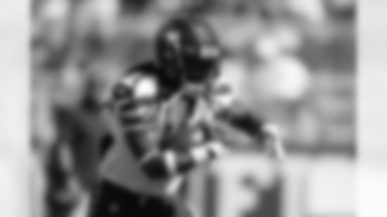 Seattle Seahawks running back Alex Collins warms up before an NFL football game against the San Francisco 49ers in Santa Clara, Calif., Sunday, Oct. 3, 2021. (AP Photo/Tony Avelar)