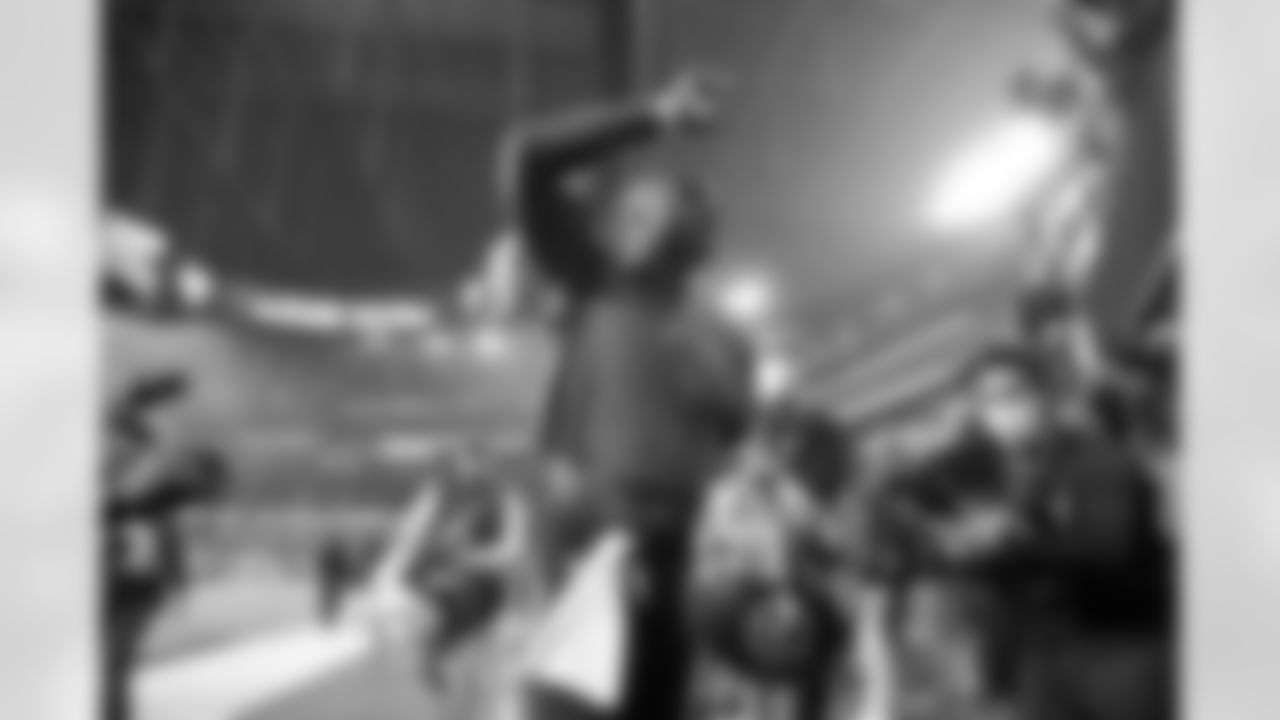 Tennessee Titans running back Adrian Peterson (8) waves to fans following an NFL football game against the Los Angeles Rams, Sunday, Nov. 7, 2021 in Inglewood, Calif. The Titans defeated the Rams 28-16. (John McGillen via AP)