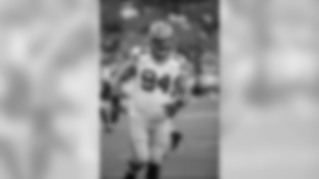 Green Bay Packers defensive end Dean Lowry runs on the field as he warms up prior to a NFL preseason football game against the Kansas City Chiefs on Thursday, Sept. 1, 2016, in Kansas City, Mo. The Chiefs won, 17-7. (G. Newman Lowrance via AP)