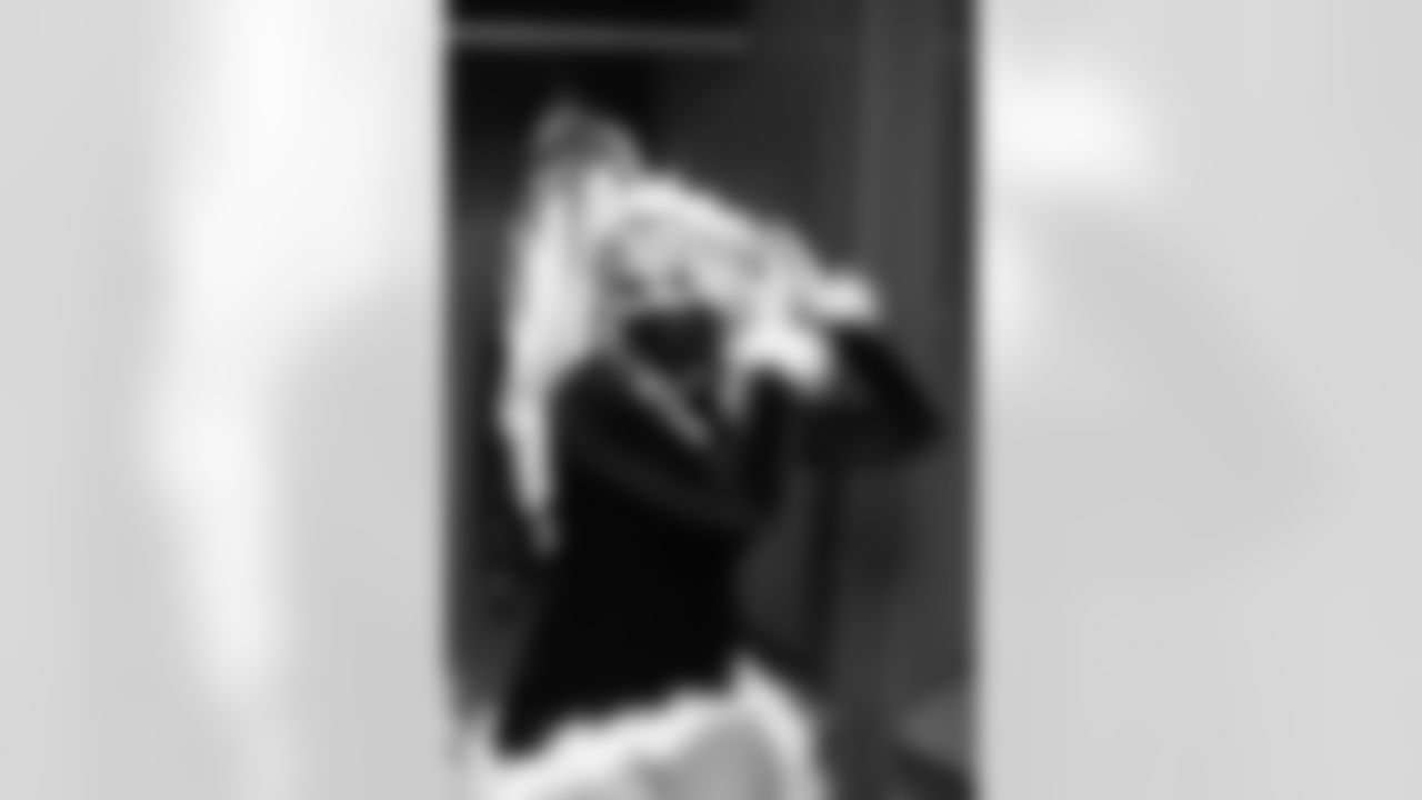 Seahawks-Dancers-DOTD-Angel-202112051216033648