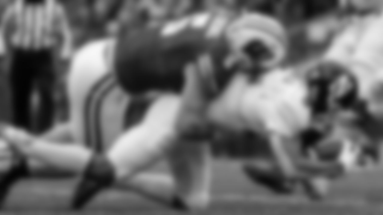 Rob Rang's Seahawks Mock Draft: Second Round, No. 41 overall – Leo Chenal, LB, Wisconsin (AP Photo/Morry Gash)
