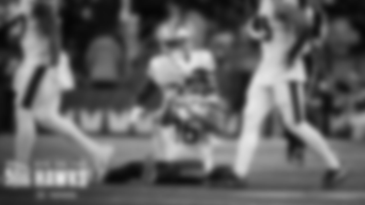 Seahawks receiver Tyler Lockett signals first down after a reception in the first quarter.