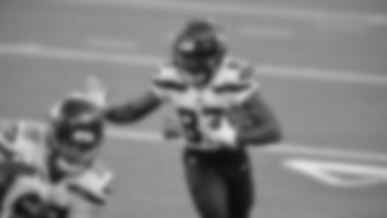 20201115_Week-10-Nesquik_00-41-24_SEAvsLAR_Action-LCC-00004