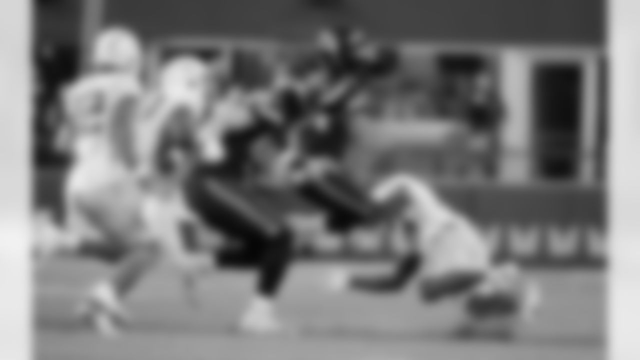 Alex Collins played in 11 games for the Seahawks, starting six of them, and ran for 411 yards and two touchdowns in 2021.