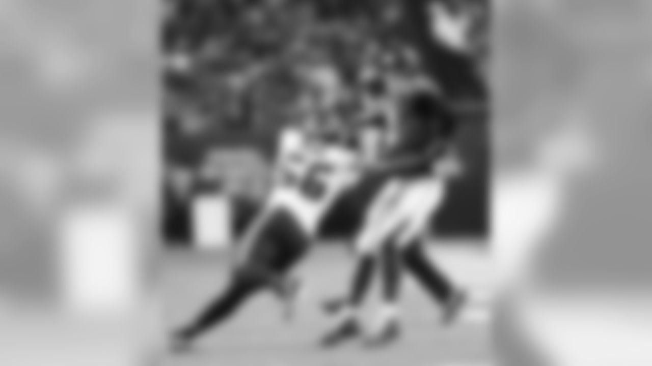 Seattle Seahawks vs Atlanta Falcons; Cliff Avril