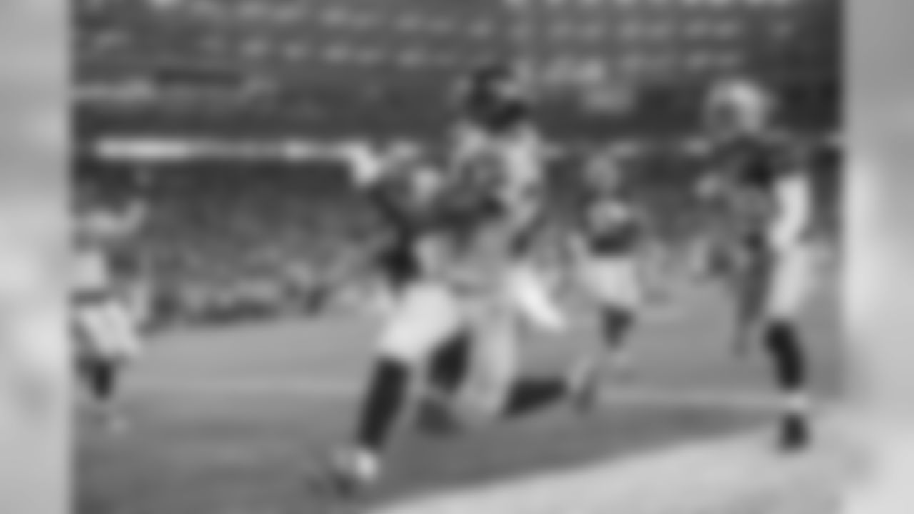Running back Robert Turbin scores the game's only touchdown on a 13-yard pass and run from quarterback Russell Wilson up the left sideline.