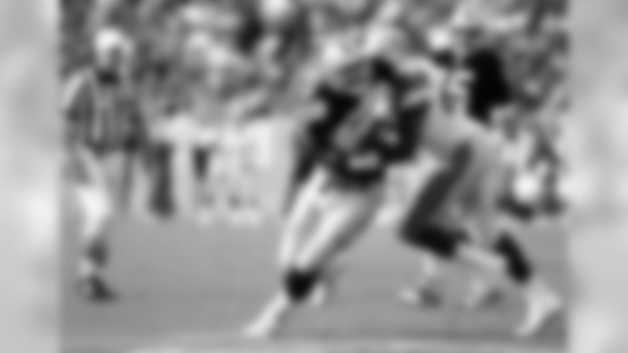 Los Angeles Raiders running back Nick Bell (38) is seen in action during an NFL game against the Seattle Seahawks Dec. 12, 1993, in Los Angeles. (NFL Photos via AP)