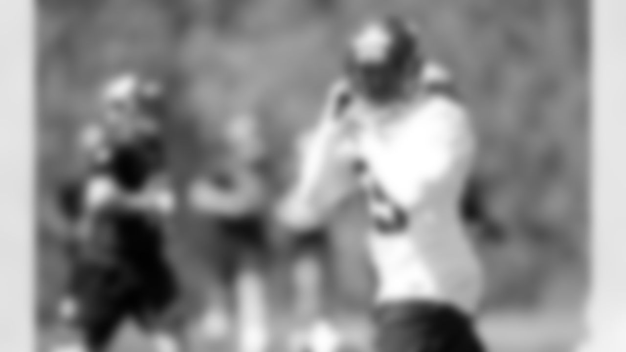 Linebacker Aaron Curry