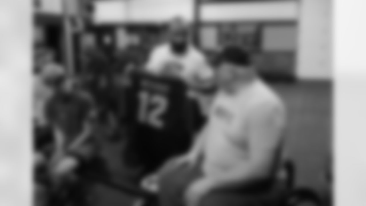 The Seattle Seahawks and Delta attended a recent Merging Vets and Players (MVP) meeting.