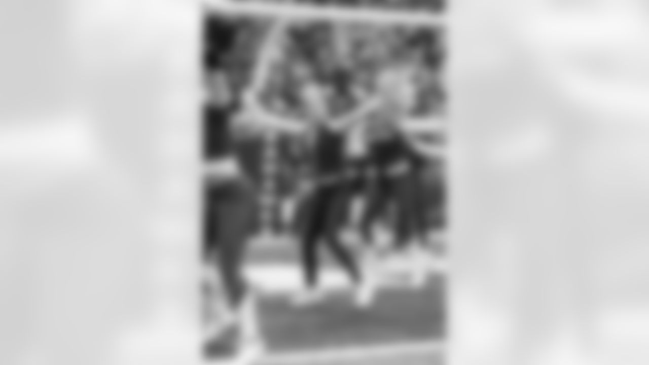 20221127_LVRvsSEA_DANCERS_POTTER-8983