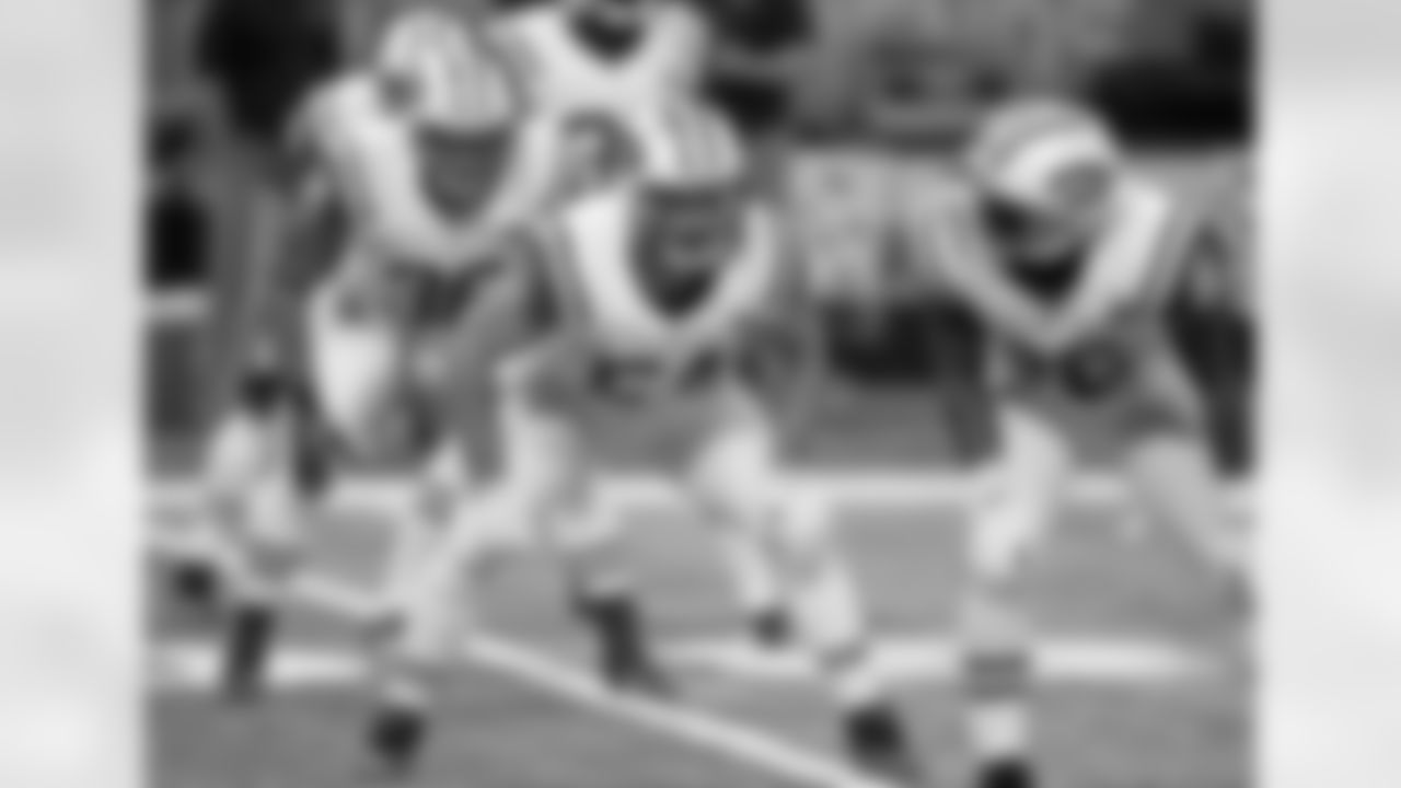 New York Jets linebacker Nick Bellore (54) and his teammates prepare for a kickoff during the first quarter of an NFL football game against the St. Louis Rams Sunday, Nov. 18, 2012, in St. Louis. (AP Photo/Tom Gannam)