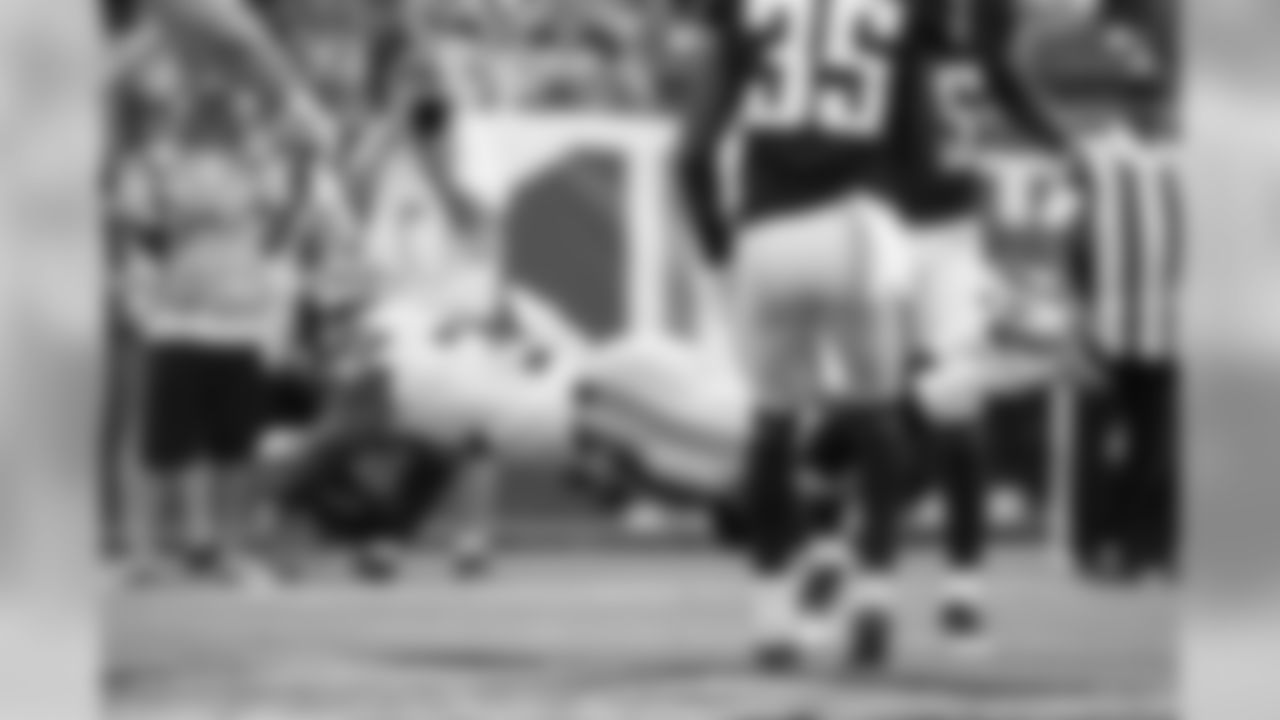 Seahawks running back Chris Carson dives across the goal line for a touchdown.