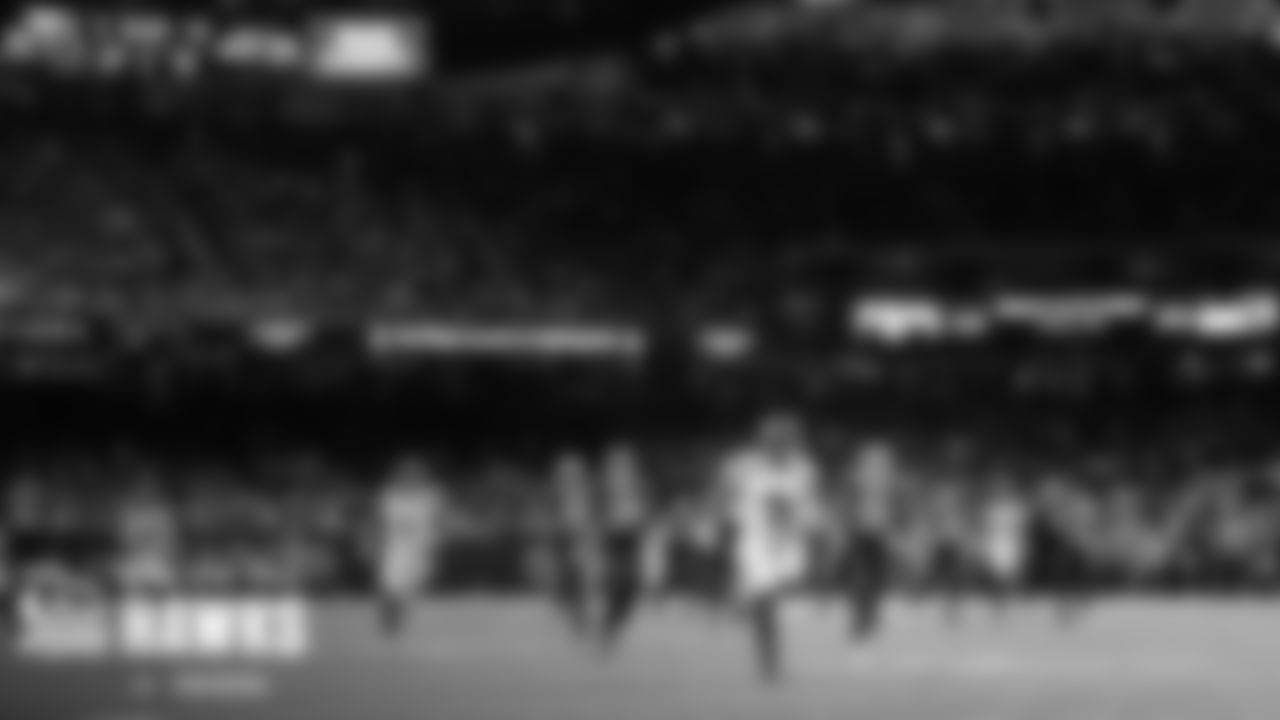 Seattle's Kenneth Walker III leaves all defenders in the dust on his 69-yard rushing touchdown in the Superdome.