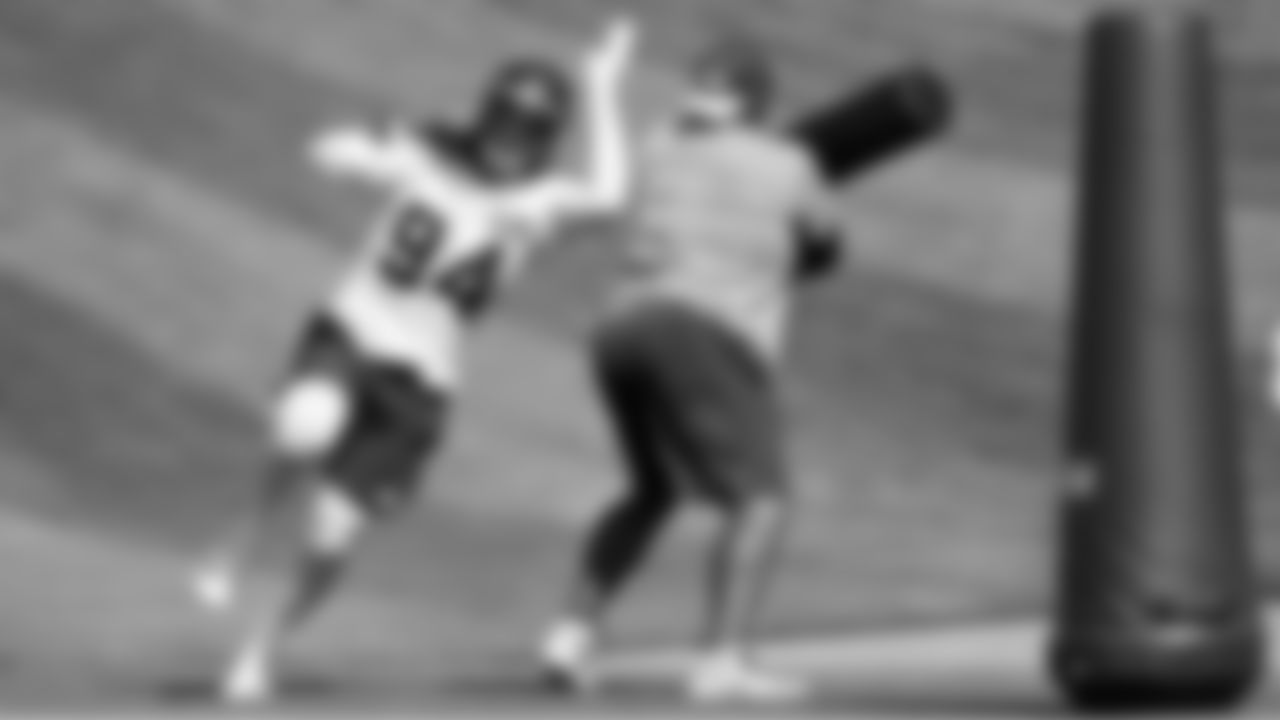 DE Ziggy Ansah