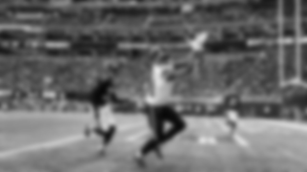 Seahawks receiver DK Metcalf gets his hands on the ball on this fade route in the end zone but was unable to hold on and the ball fell incomplete.