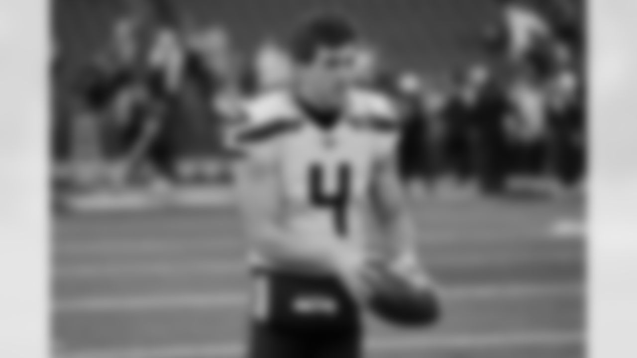 The best photos of Seahawks punter Michael Dickson from the 2022 season.