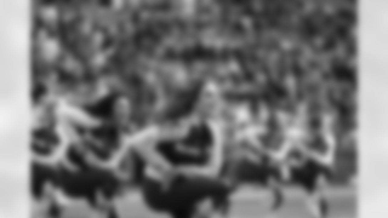 20221127_LVRvsSEA_DANCERS_POTTER-7827