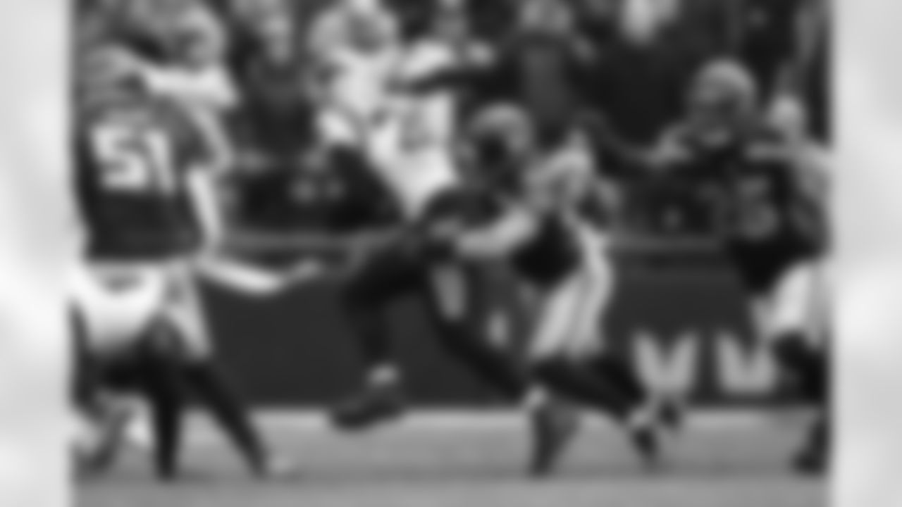 Seahawks-Top-Shots-Cody-Barton-20221211_13-35-22_3864