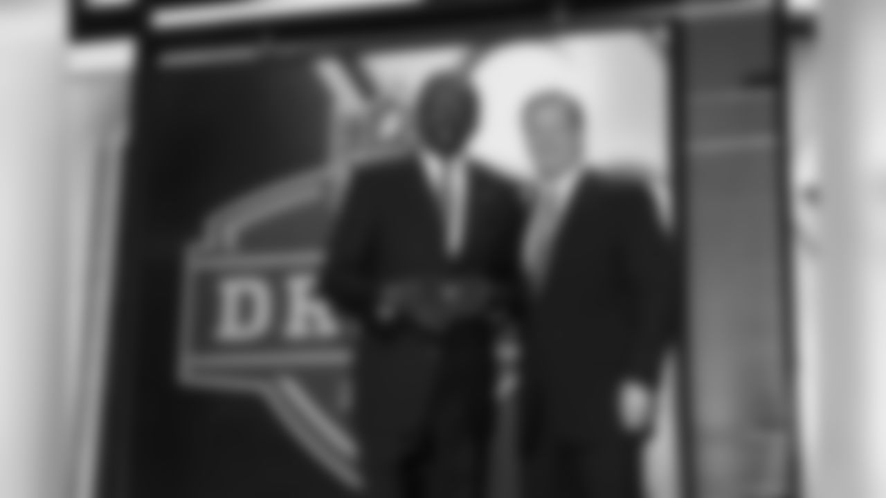 Former Seattle Seahawks safety Kenny Easley and NFL Commissioner Roger Goodell pose for a photograph during the 2015 NFL Draft at the Auditorium Theatre on Friday, May 1, 2015 in Chicago, Ill. (AP Photo/Perry Knotts)