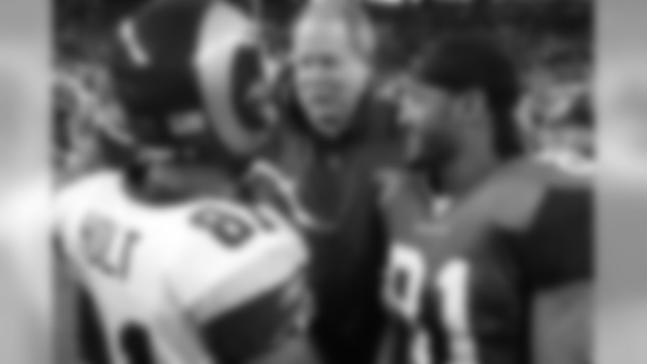 Seattle Seahawks head coach Mike Holmgren, center, talks with St. Louis Rams' Torry Holt, left, and Seahawks' Koren Robinson after the Seahawks' 30-10 win over the Rams in Seattle, Sunday, Dec. 22, 2002. (AP Photo/John Froschauer)