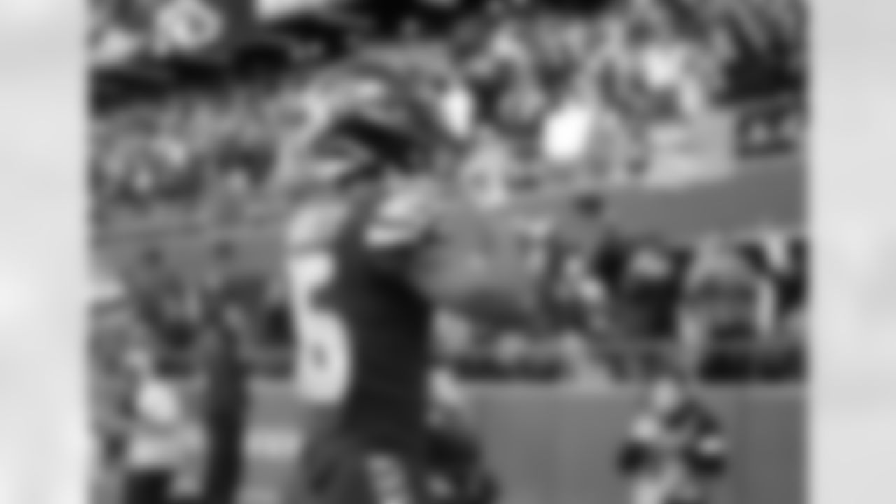 The best photos of Seahawks wide receiver Tyler Lockett from the 2022 season.