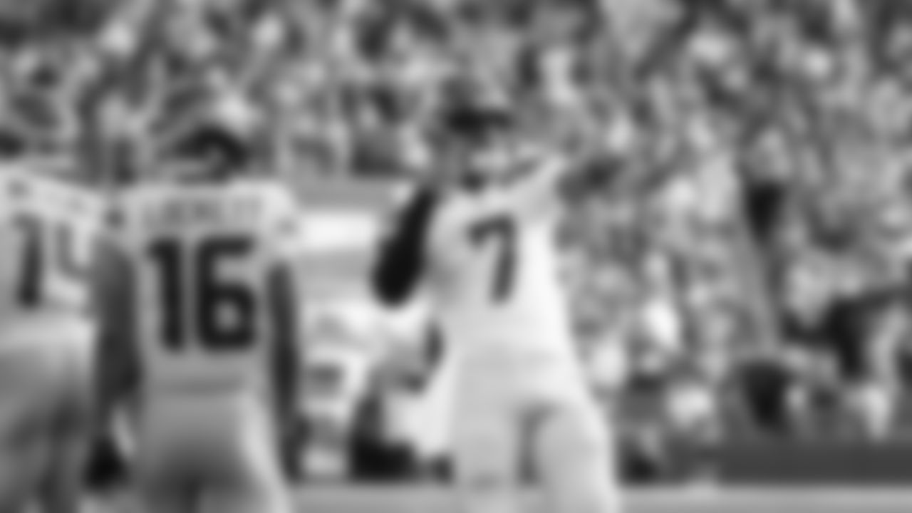 The best photos of Seahawks quarterback Geno Smith from the 2022 season.