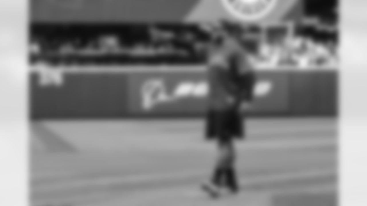 Seahawks linebacker Bobby Wagner throws out the ceremonial first pitch at a Seattle Mariners game on May 6, 2023 at T-Mobile Park.