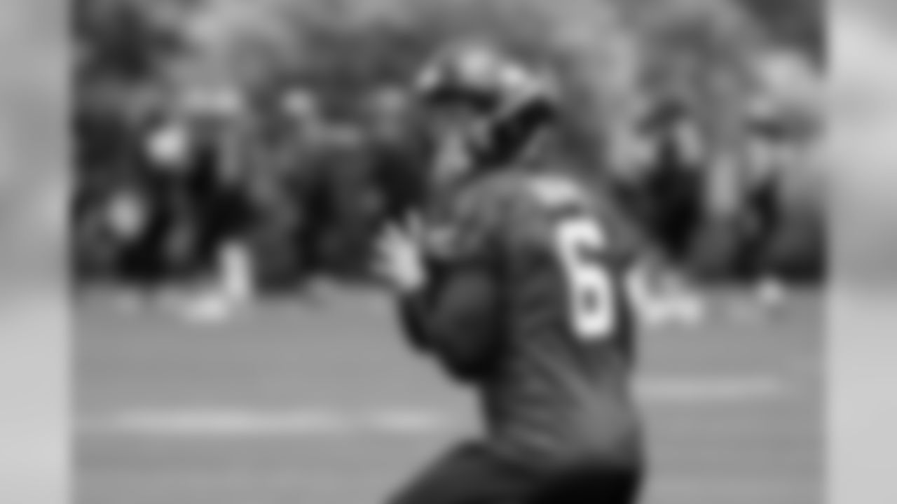 QB Austin Davis