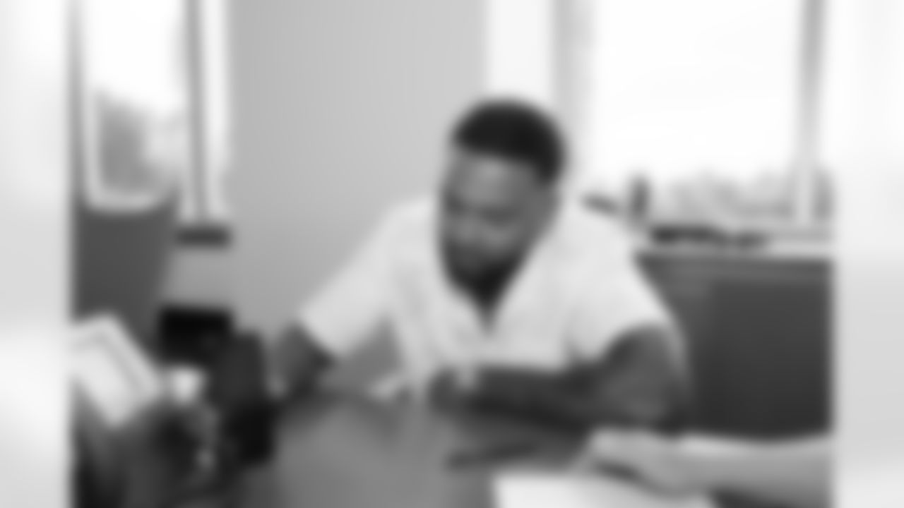 Jamal Adams signs his contract extension with the Seattle Seahawks on August 17, 2021.