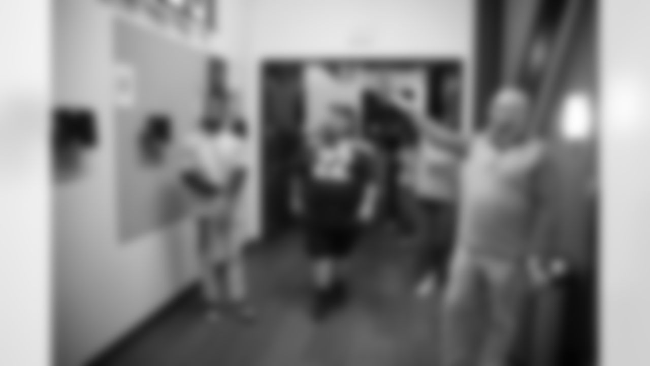1.28.23_Weintrob_A74_Seahawks_FanOfTheYearVMACTour_0027