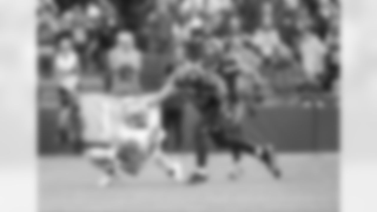 Seahawks-Top-Shots-Cody-Barton-20221127_14-32-56_105050