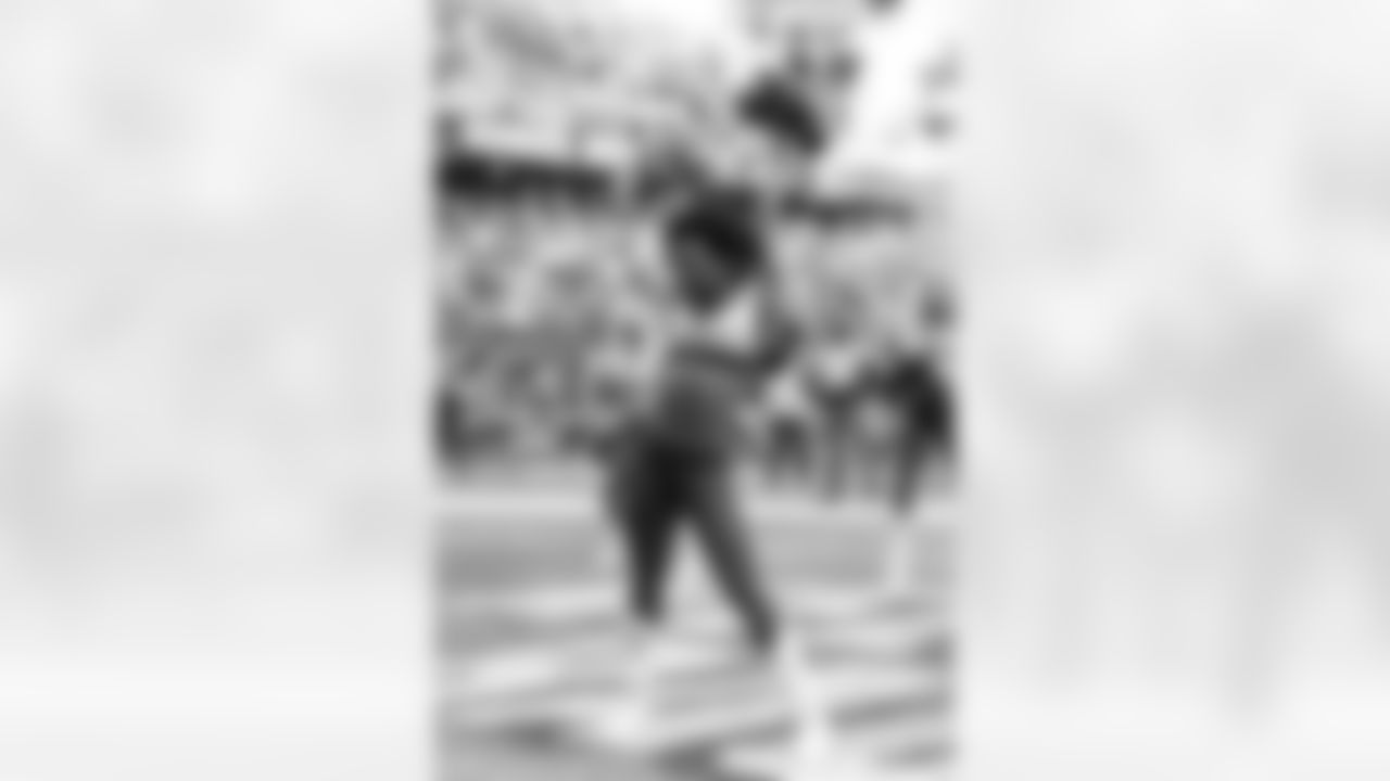 Seahawks Dancers perform during preseason Week 2 vs. the Tennessee Titans at Lumen Field.
