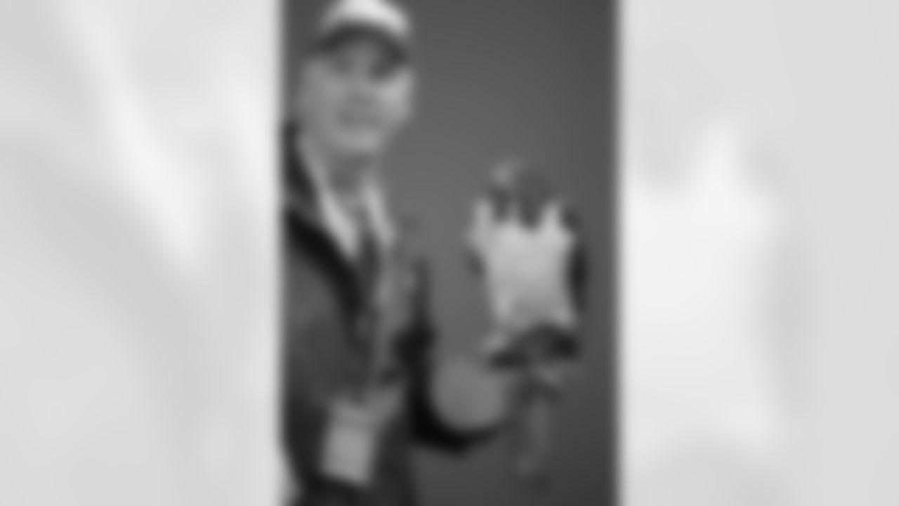 Seahawks-Taima-Through-The-Years-20130922_16-04-32_1264