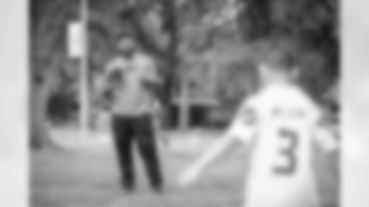 Seahawks-12-Tour-20220617_13-51-05_1678