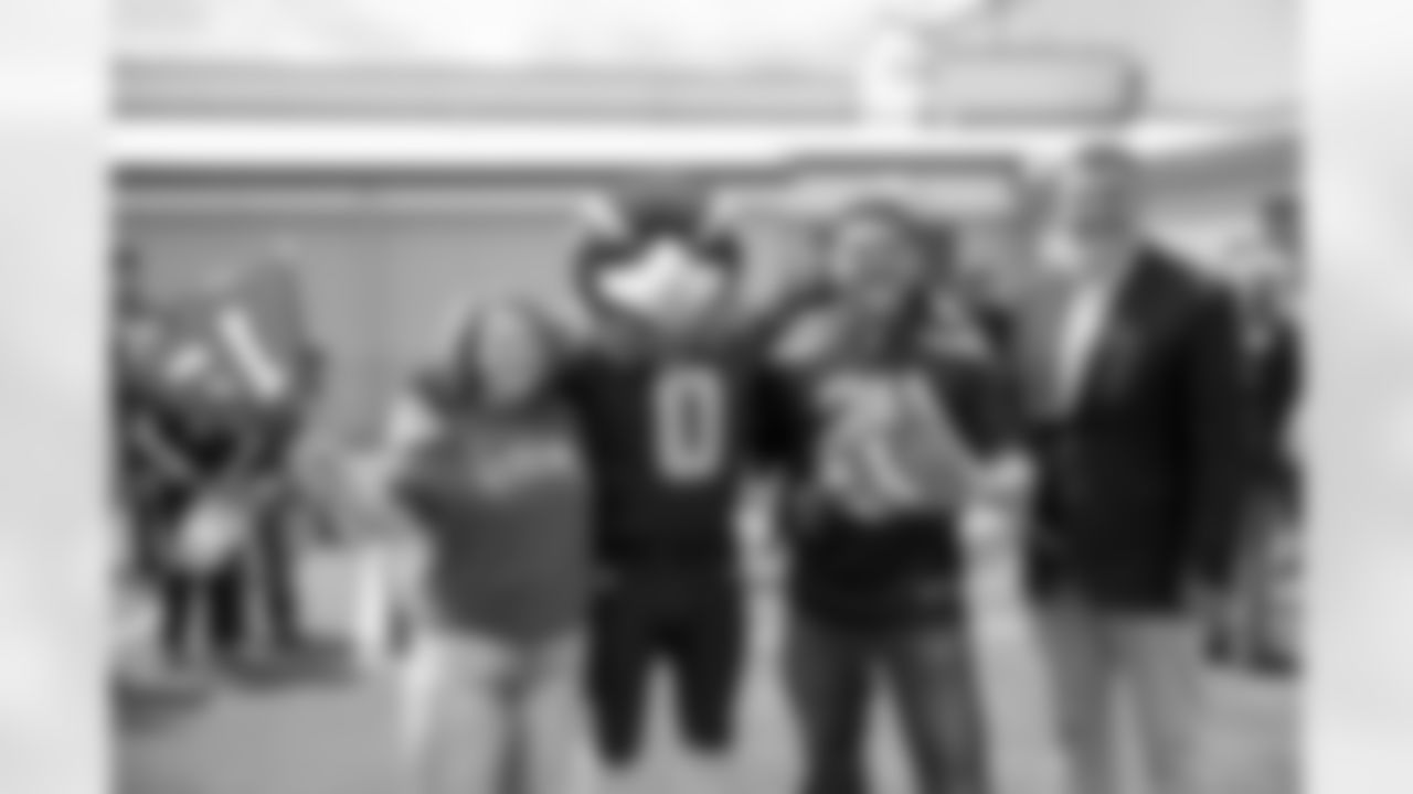 Seahawks-12-Tour-20220617_10-41-33_3213