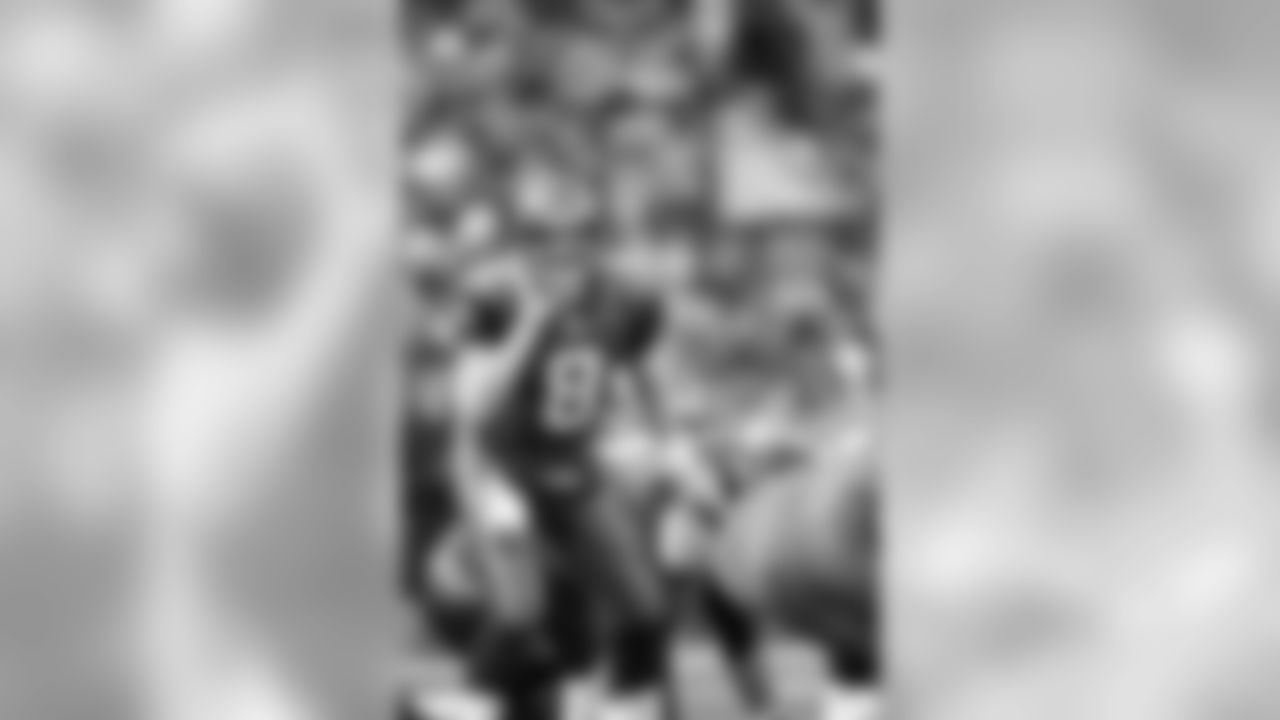 hasselbeck_matt_s2c6084.jpg