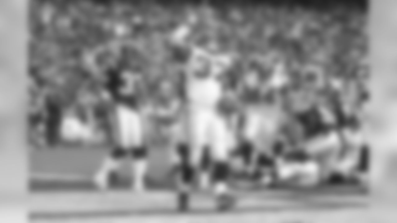 29 DEC 2002: Seattle Seahawks Shaun Alexander during a game against the San Diego Chargers on Sunday December 29, 2002, in San Diego , CA. (Photo by Matt A. Brown/Icon Sportswire) (Icon Sportswire via AP Images)