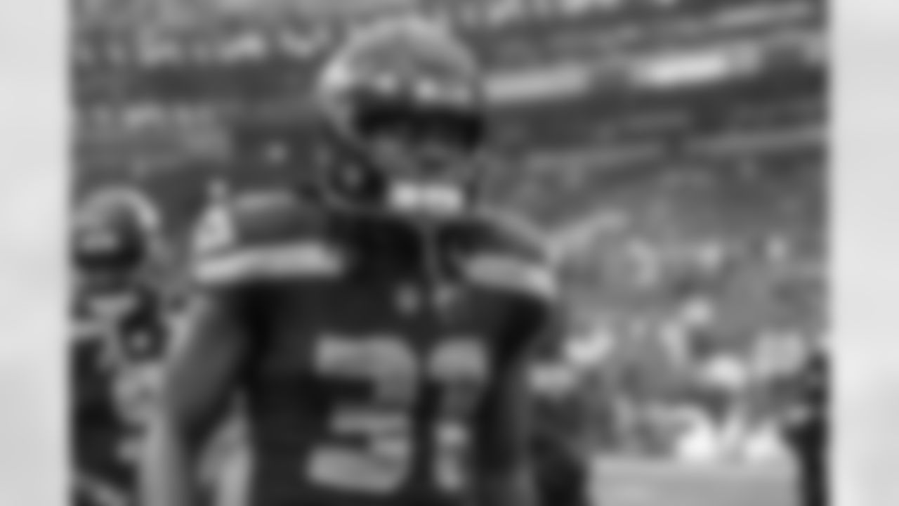 The best photos of Seahawks running back DeeJay Dallas from the 2022 season.