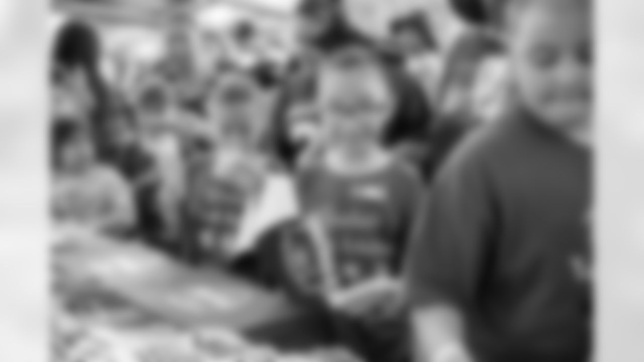 Seahawks-12-Tour-20220617_14-00-29_4016