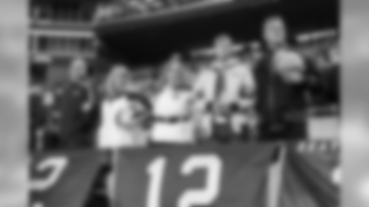 12s link arms as do Seahawks players during the playing of the national anthem.