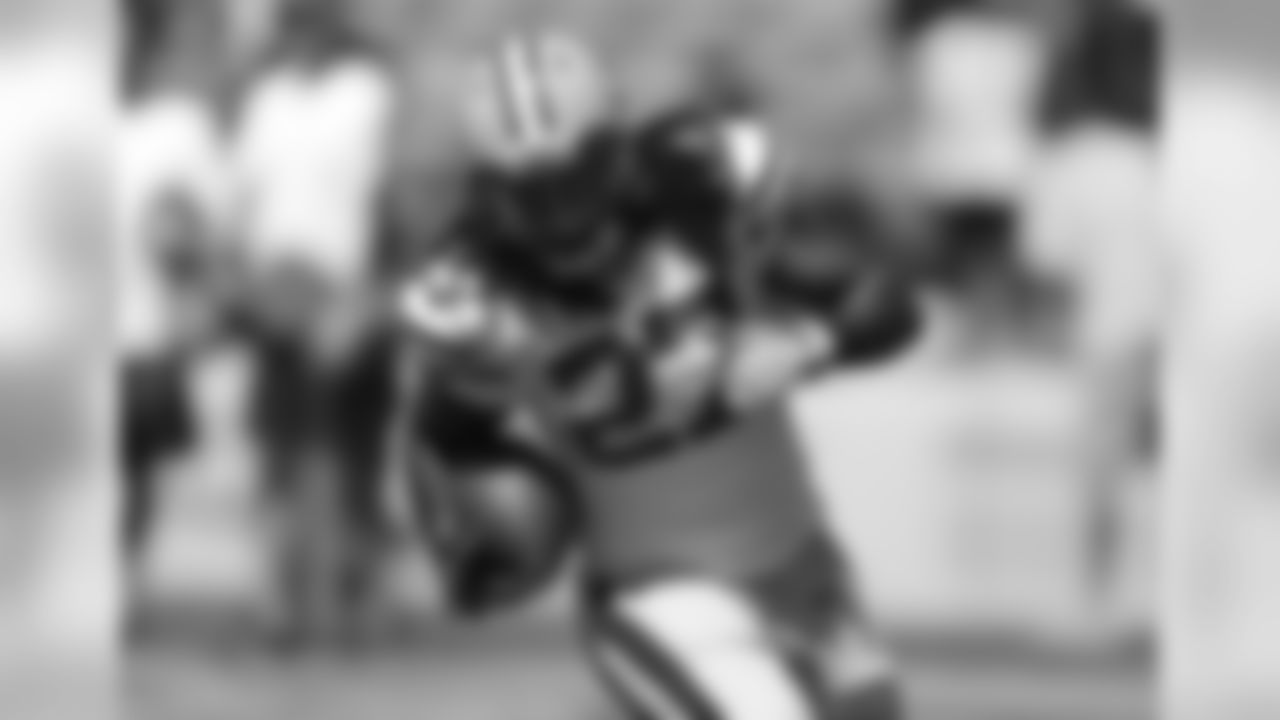 Green Bay Packers running back Eddie Lacy (27) warms up before an NFL football game against the San Francisco 49ers in San Francisco, Sunday, Sept. 8, 2013. (AP Photo/Ben Margot)