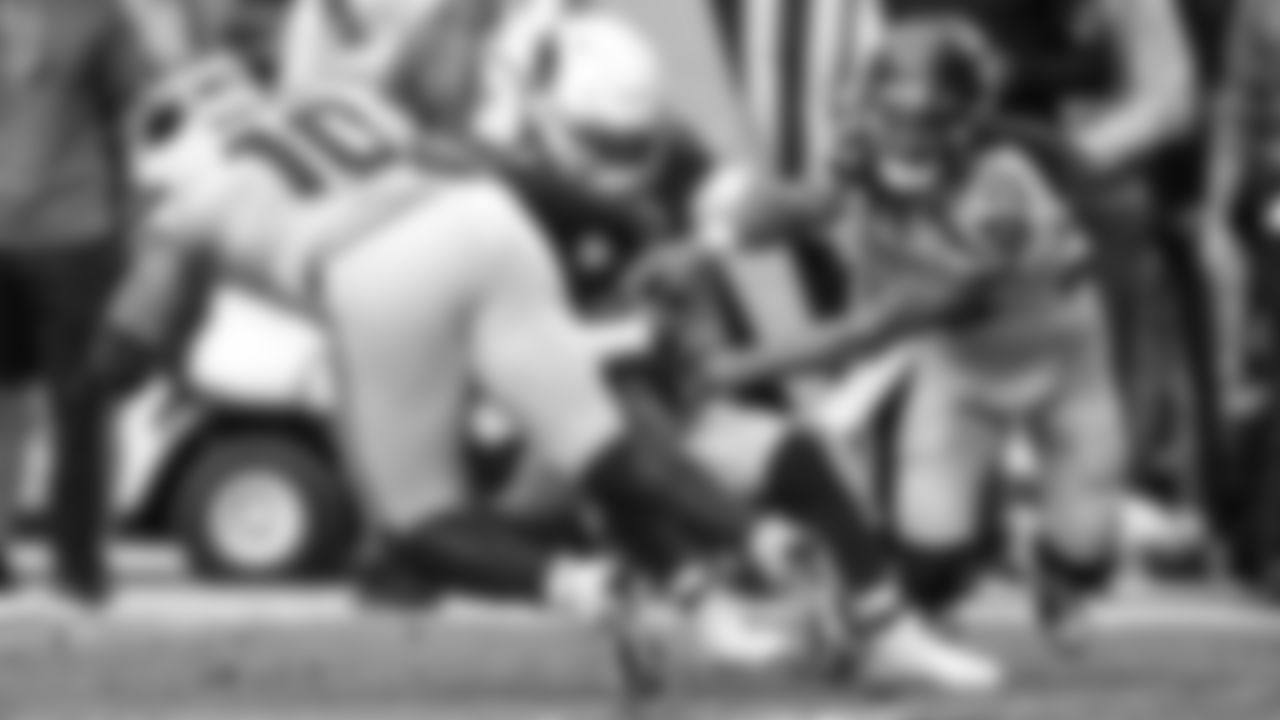 The best photos of Seahawks safety Ryan Neal from the 2022 season.