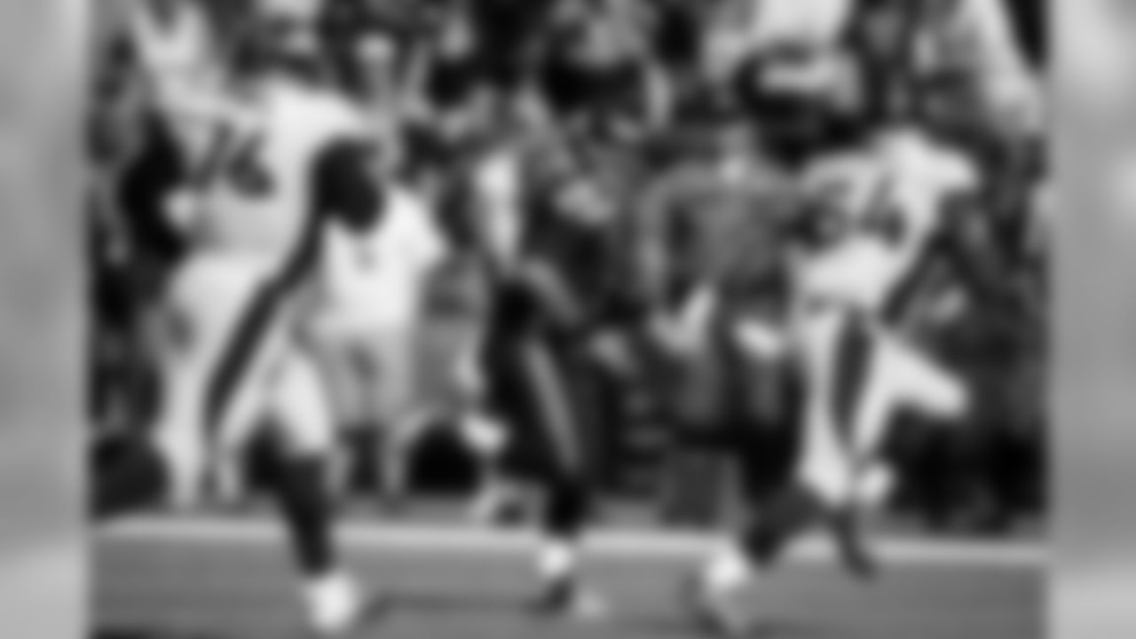 russellwilson_running-8.jpg