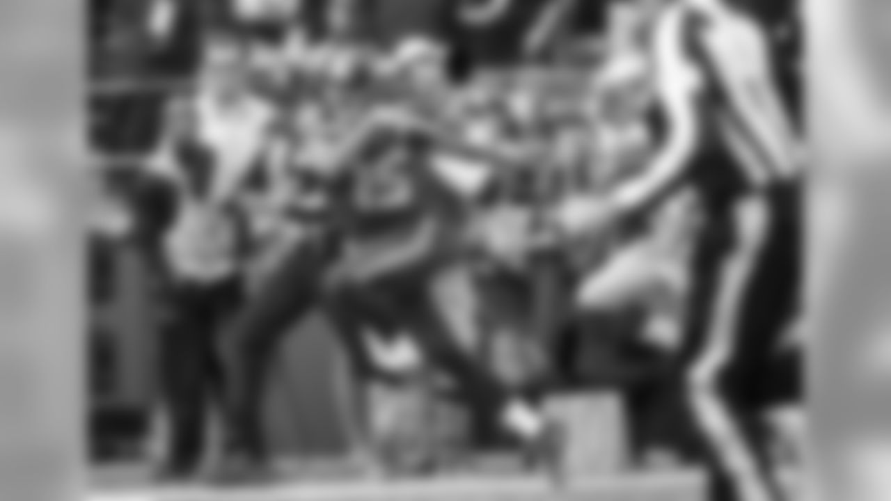 NFC Divisional Playoffs. [January 14, 2007]: Bears 27 - Seahawks 24 (OT) Seattle Seahawks' Nate Burleson (81) scores on a 16-yard touchdown pass while being defended by Chicago Bears linebacker Brian Urlacher (54) during the second quarter of the NFC divisional playoff football game in Chicago, Sunday, Jan. 14, 2007. (AP Photo)